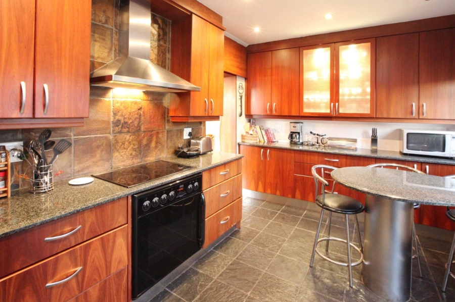 4 Bedroom Property for Sale in Welgemoed Western Cape